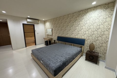 3 bedrooms Apartment in Bangkok, Thailand No. 97442 9