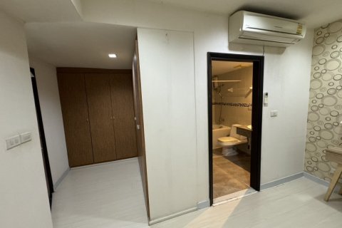 3 bedrooms Apartment in Bangkok, Thailand No. 97442 18