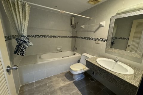 3 bedrooms Apartment in Bangkok, Thailand No. 97442 20