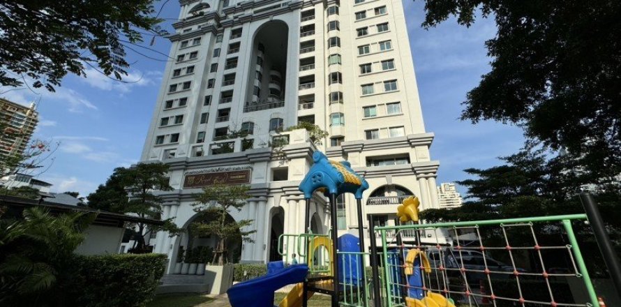 3 bedrooms Apartment in Bangkok, Thailand No. 97442