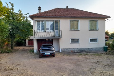 3 bedrooms House in Berneuil, France No. 69430 1