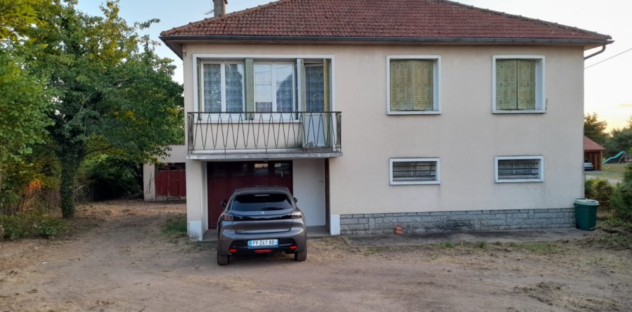 3 bedrooms House in Berneuil, France No. 69430