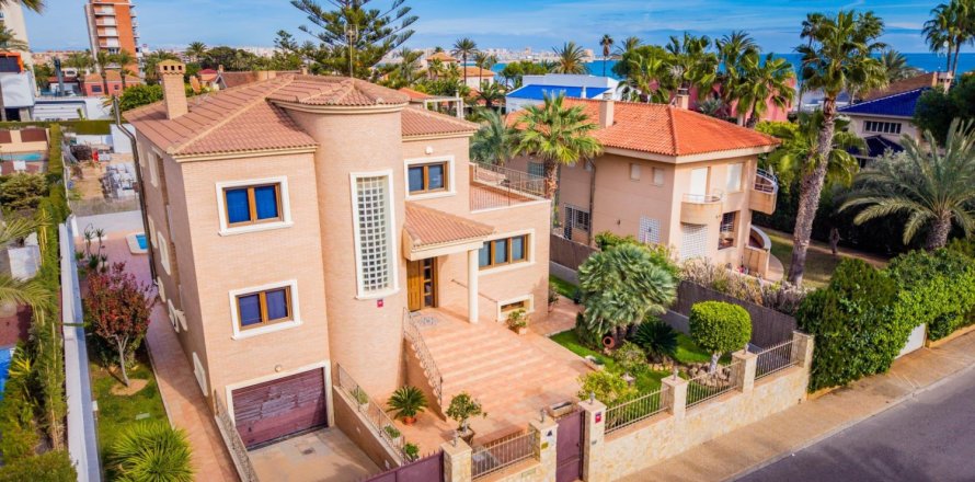 4 bedrooms House in La Veleta, Spain No. 124808