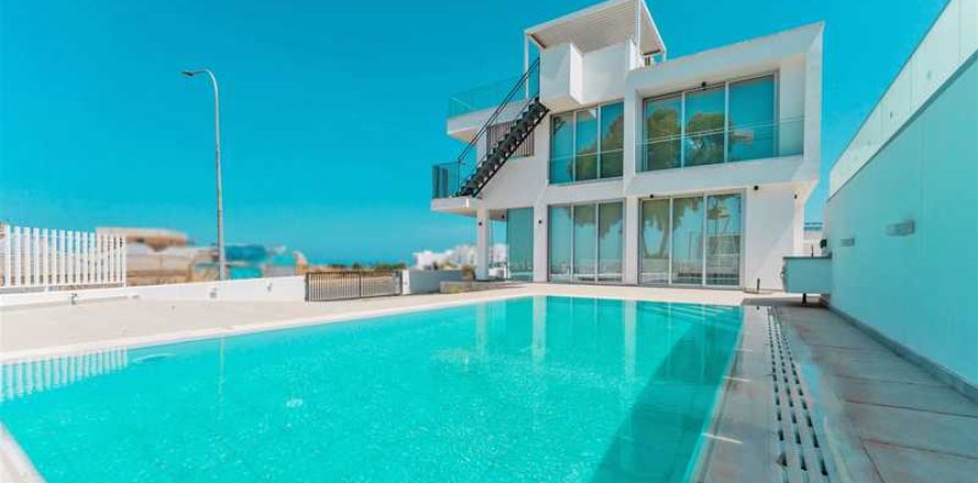 5 bedrooms House in Protaras, Cyprus No. 66501