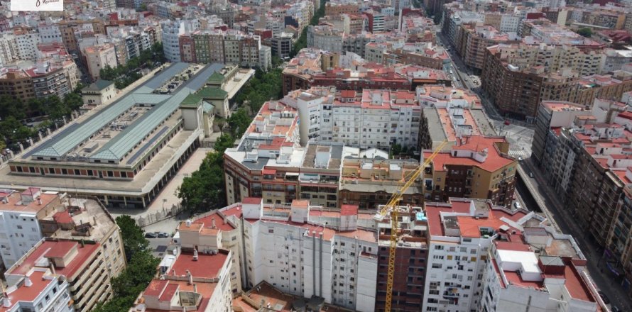 3 bedrooms Apartment in Valencia, Spain No. 92261