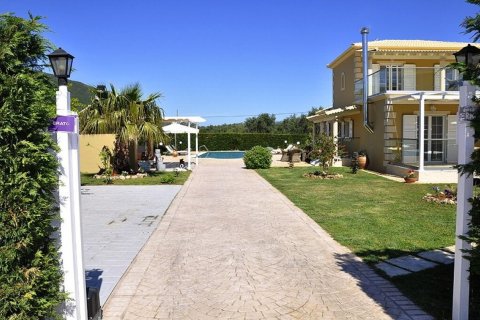 3 bedrooms Villa in Corfu, Greece No. 51994 5