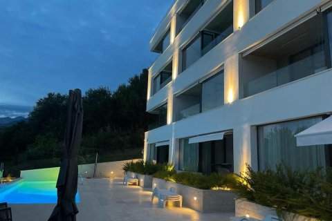 2 bedrooms Apartment in Tivat, Montenegro No. 104746 2