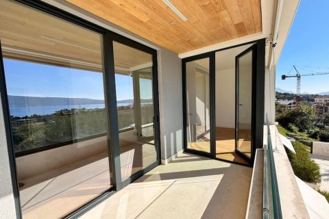 2 bedrooms Apartment in Tivat, Montenegro No. 104746 9