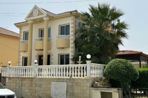 5 bedrooms House in Agios Athanasios, Cyprus No. 84118 1