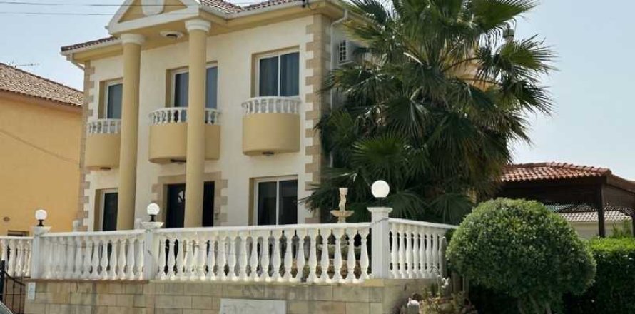 5 bedrooms House in Agios Athanasios, Cyprus No. 84118