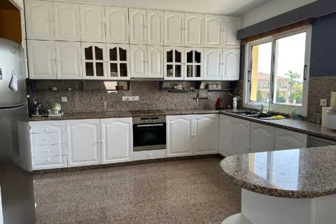 5 bedrooms House in Agios Athanasios, Cyprus No. 84118 5