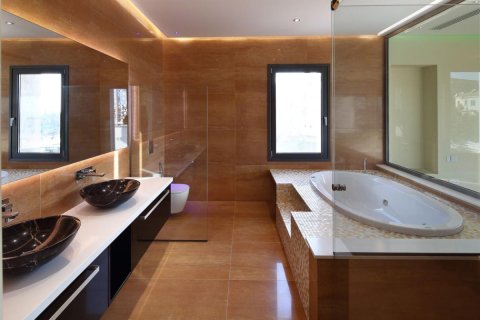 4 bedrooms Villa in Limassol, Cyprus No. 106183 9