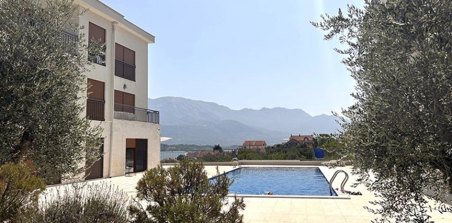 3 bedrooms Apartment in Tivat, Montenegro No. 66754