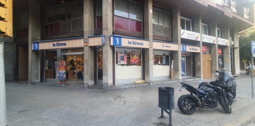 195m² Commercial property in Eixample, Spain No. 110684