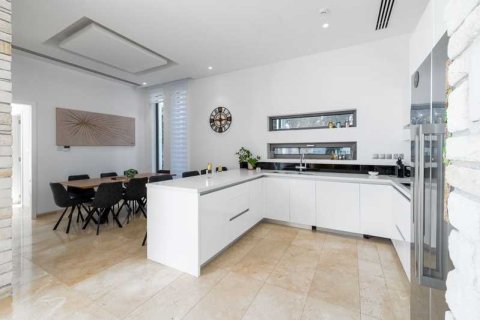 5 bedrooms Villa in Pegeia, Cyprus No. 81331 6