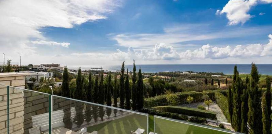 5 bedrooms Villa in Pegeia, Cyprus No. 81331