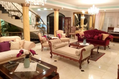6 bedrooms Villa in Nicosia, Cyprus No. 106309 4