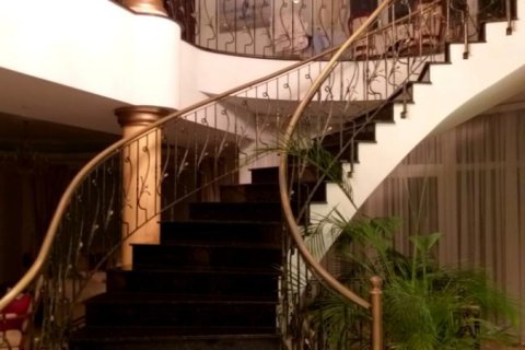 6 bedrooms Villa in Nicosia, Cyprus No. 106309 6