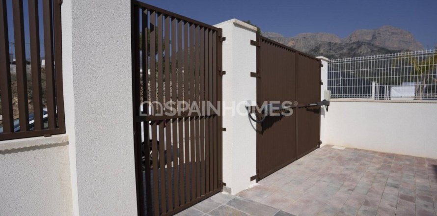 3 bedrooms Villa in Polop, Spain No. 69672