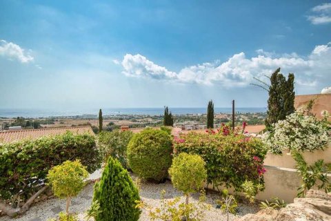 4 bedrooms Villa in Chloraka, Cyprus No. 30824 2