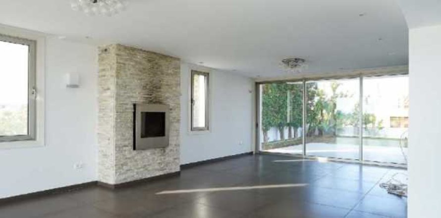 4 bedrooms House in Tseri, Cyprus No. 80773