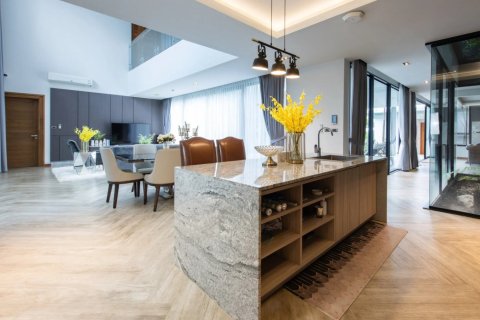 4 bedrooms House in Chiang Mai, Thailand No. 1483 5