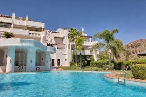3 bedrooms Apartment in Benahavis, Spain No. 25172