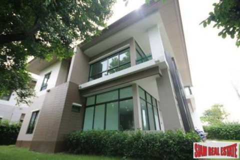 4 bedrooms Villa in Bangkok, Thailand No. 95735 3
