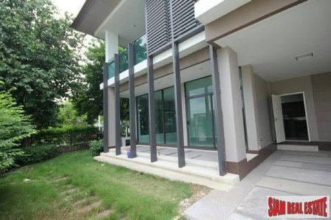 4 bedrooms Villa in Bangkok, Thailand No. 95735 13