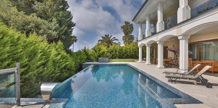 4 bedrooms Villa in Binh Thanh, Vietnam No. 117568