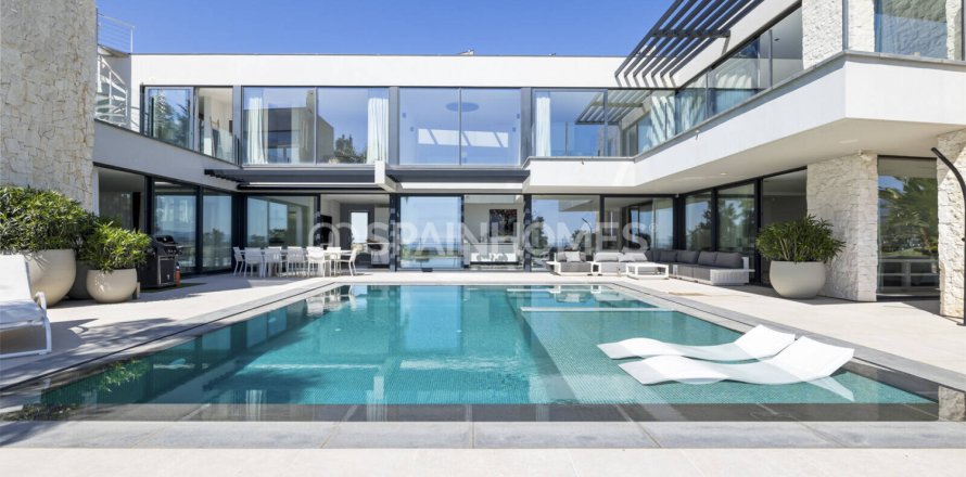 5 bedrooms Villa in Benahavis, Spain No. 123351