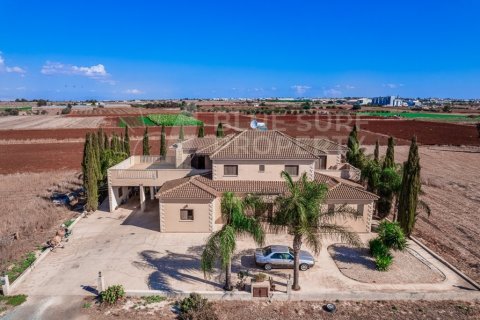 5 bedrooms Villa in Liopetri, Cyprus No. 36541 1