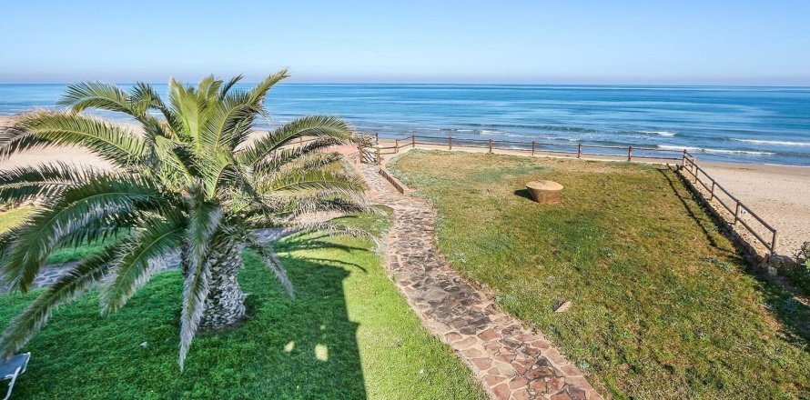 8 bedrooms Villa in Denia, Spain No. 129087
