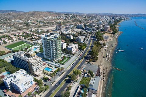 2 bedrooms Apartment in Limassol, Cyprus No. 37616 1