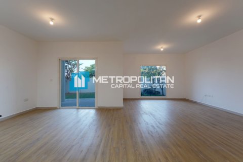 4 dormitorios Townhouse en Al Tebeen, Vietnam No. 113674