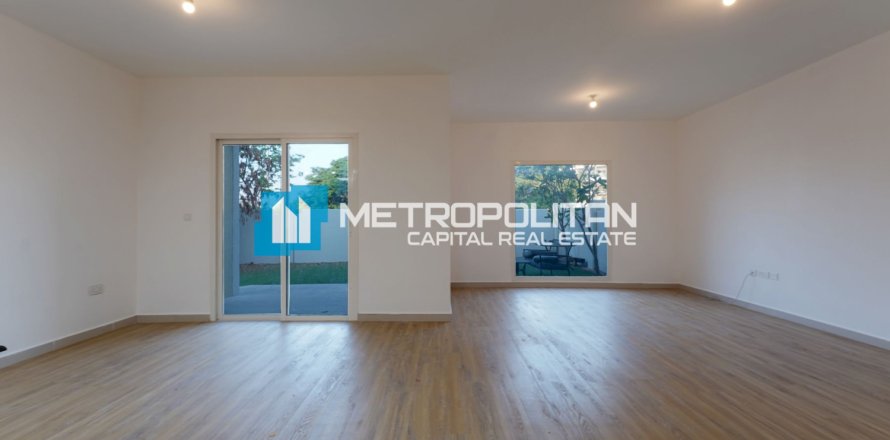 4 dormitorios Townhouse en Al Tebeen, Vietnam No. 113674