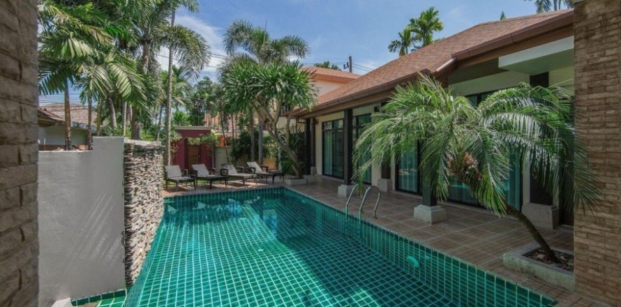 4 bedrooms Villa in Rawai, Thailand No. 97169