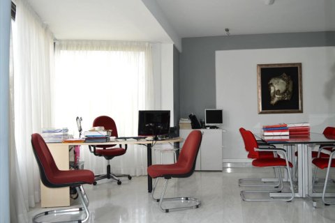 630m² Commercial property in Vyronas, Greece No. 58885 7