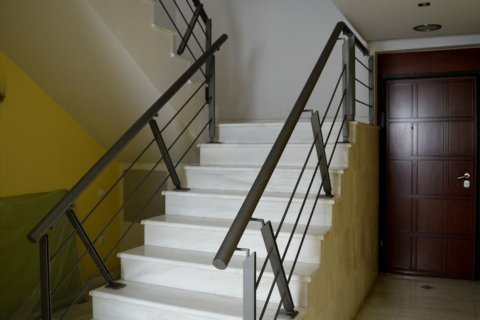 630m² Commercial property in Vyronas, Greece No. 58885 4