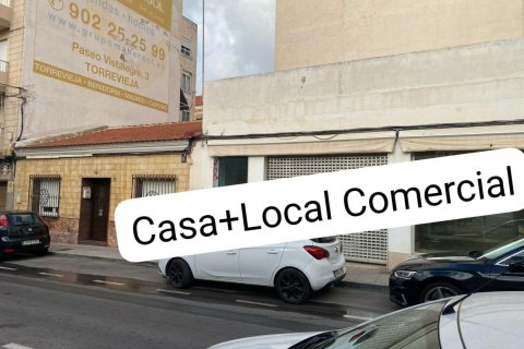 102m² Commercial property en Torrevieja, Spain No. 92235