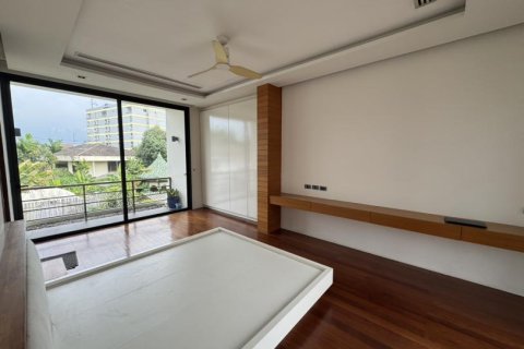 4 bedrooms House in Bangkok, Thailand No. 96431 30