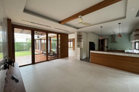 4 bedrooms House in Bangkok, Thailand No. 96431 8