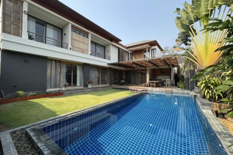 4 bedrooms House in Bangkok, Thailand No. 96431 1
