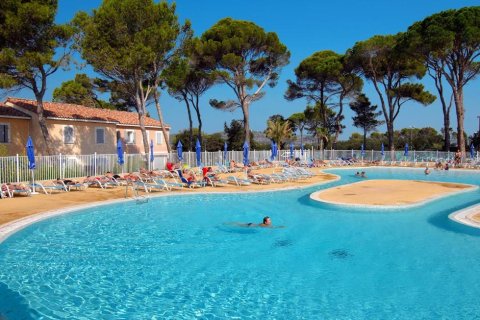 2 bedrooms House in Calvisson, France No. 69439 17