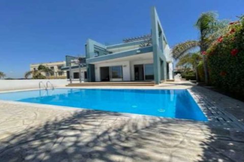 3 bedrooms Apartment in Pervolia, Cyprus No. 103038 1