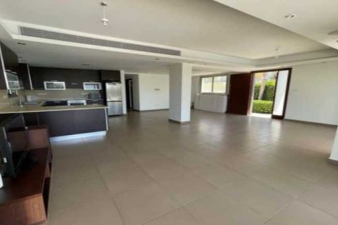 3 bedrooms Apartment in Pervolia, Cyprus No. 103038 3