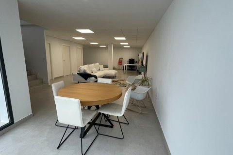 139m² Villa à Long Dinh, Vietnam No. 27693 9