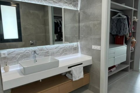 139m² Villa à Long Dinh, Vietnam No. 27693 16