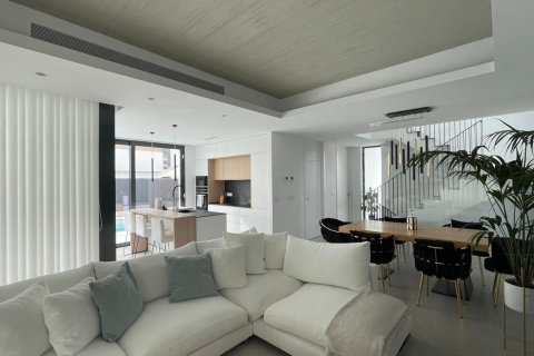 139m² Villa à Long Dinh, Vietnam No. 27693 5