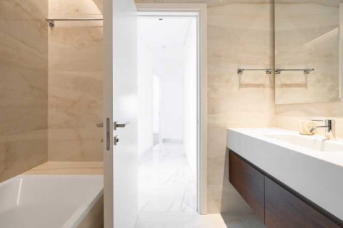 3 bedrooms Apartment in Limassol, Cyprus No. 103774 16